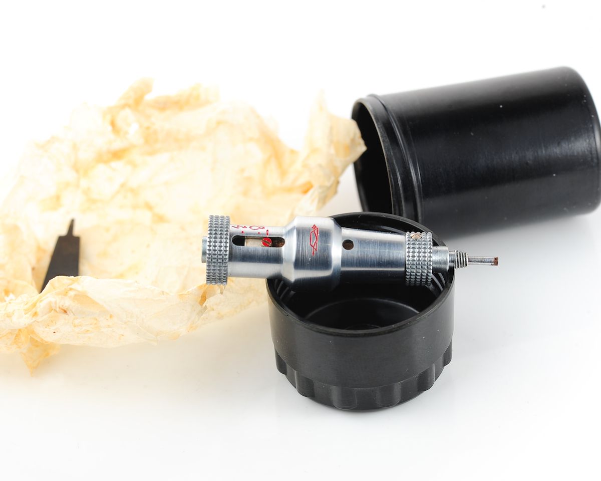 🇺🇦 Soviet KMZ flash synchronizer for the cable-release socket, in its original canister - Image 4