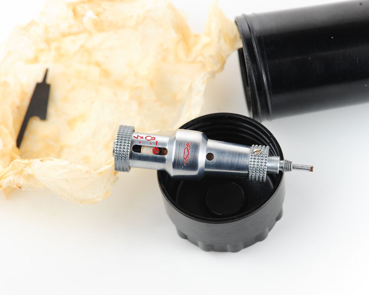 🇺🇦 Soviet KMZ flash synchronizer for the cable-release socket, in its original canister - Image 3
