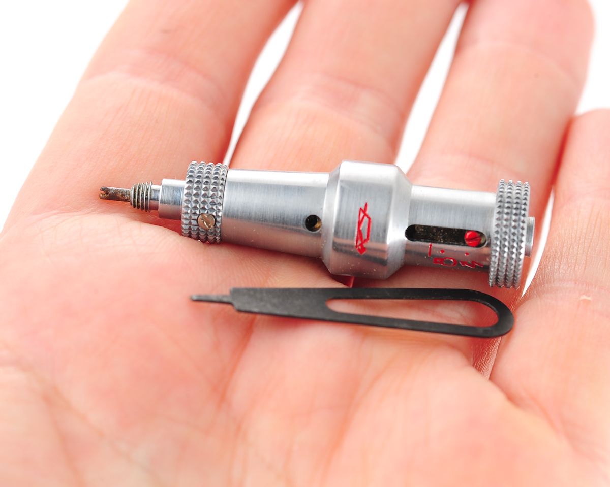 🇺🇦 Soviet KMZ flash synchronizer for the cable-release socket, in its original canister